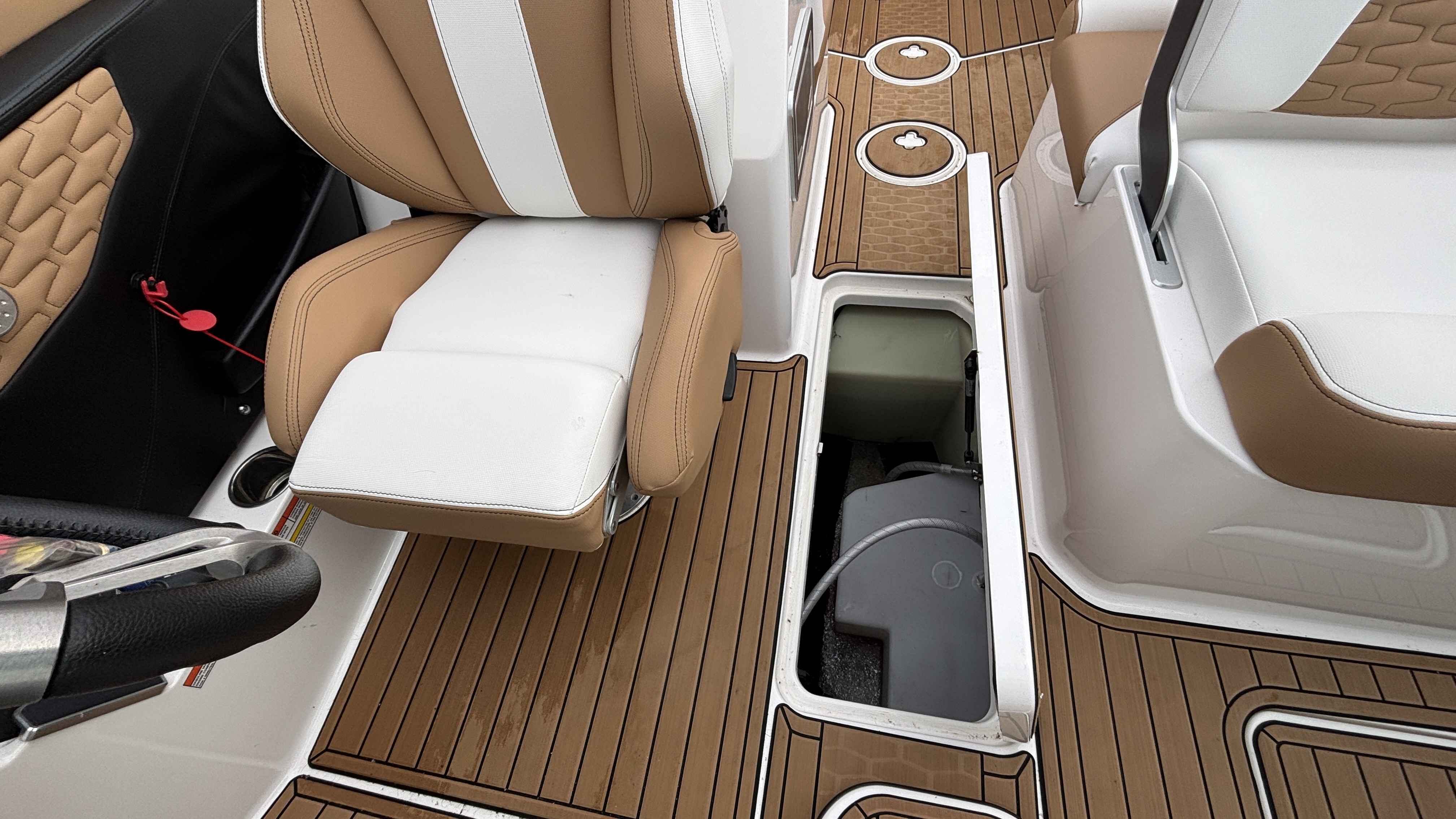 2022 MasterCraft X26 - Image 37