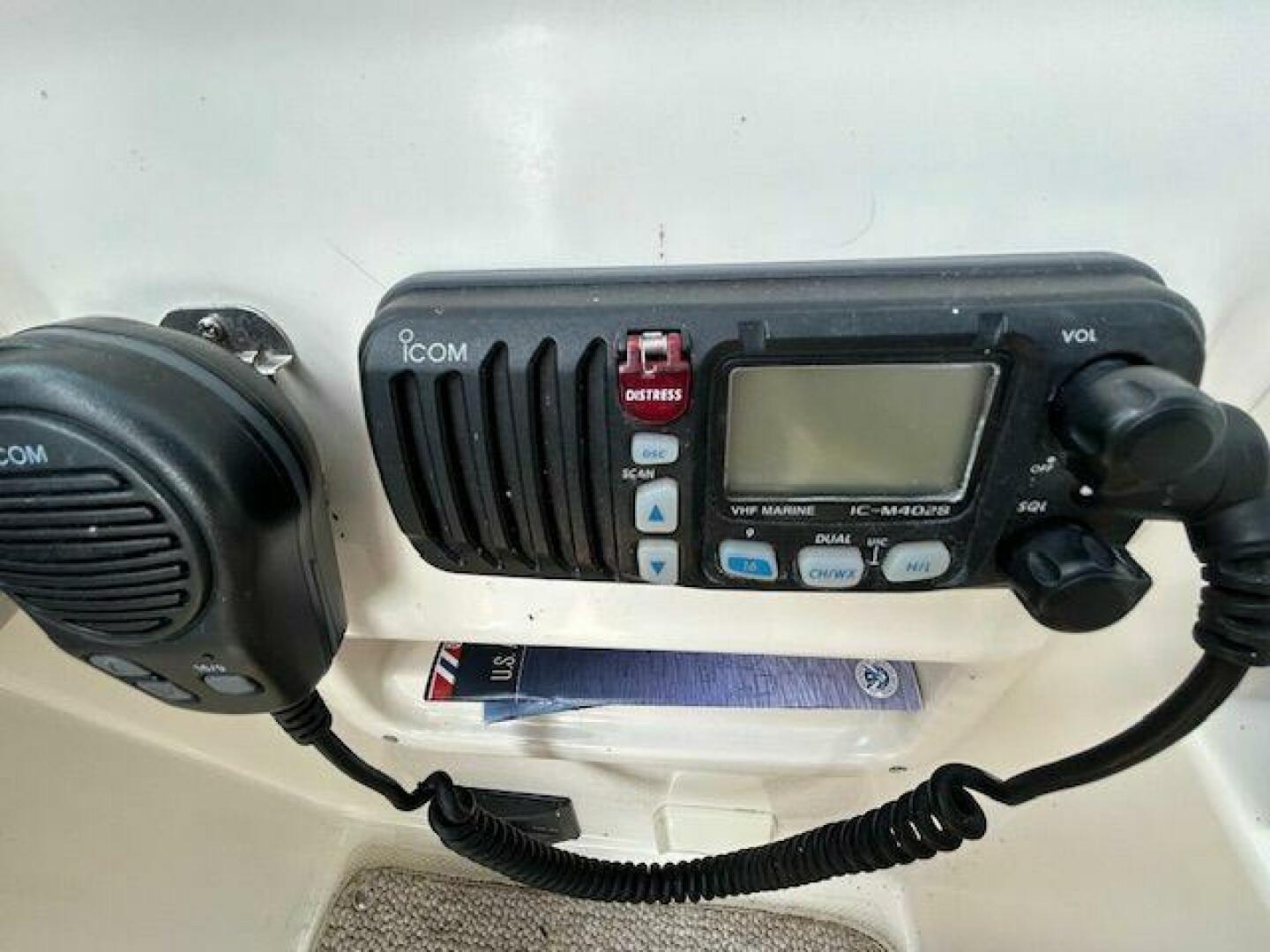 2004 Cruisers Yachts 340 Express - Image 21
