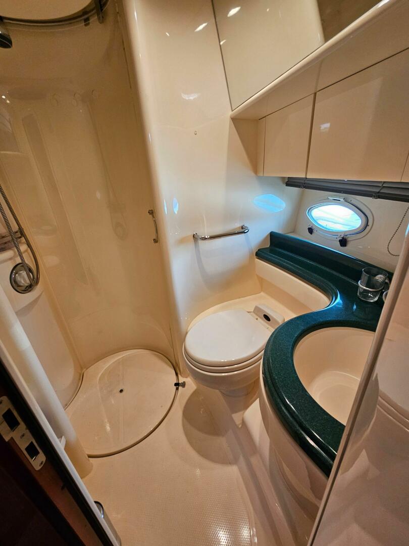 2003 Azimut 46 Motor Yacht - Image 20