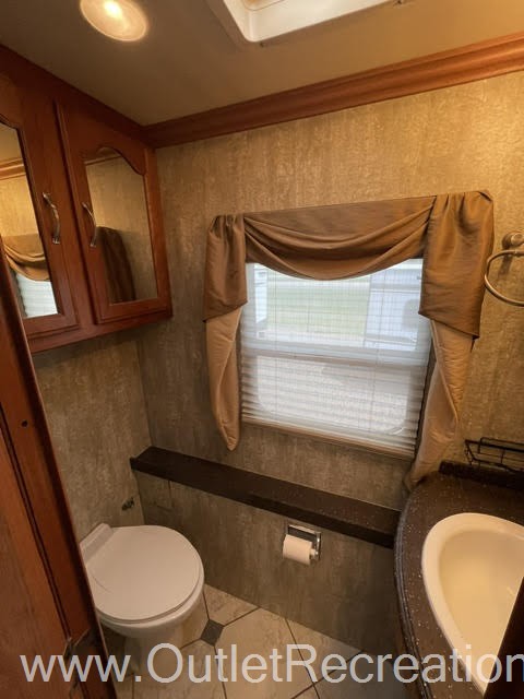 2009 COACHMEN SPORTSCOACH LEGEND 40QIK - Image 30