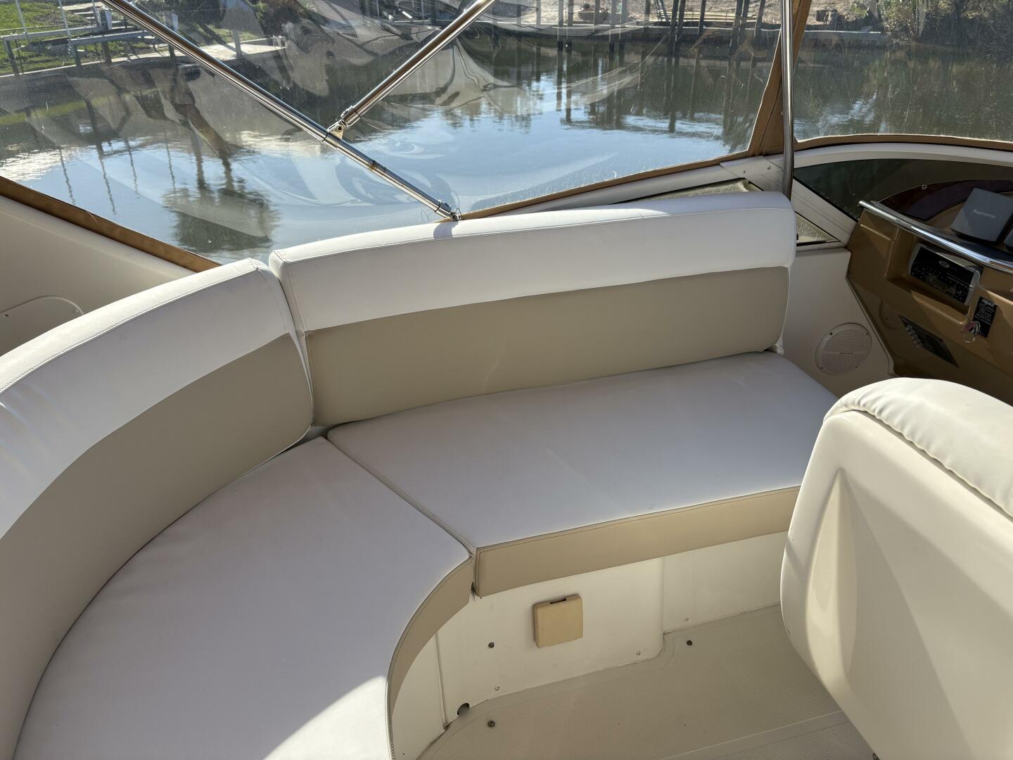 2005 Carver 396 - Image 19