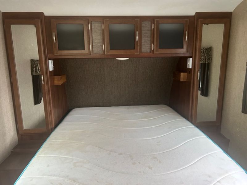 2017 Keystone Passport Ultra Lite Grand Touring 2450RLWE - Image 18