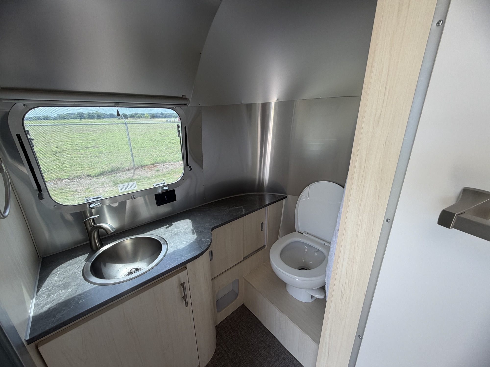 2024 AIRSTREAM FLYING CLOUD 23FB - Image 24