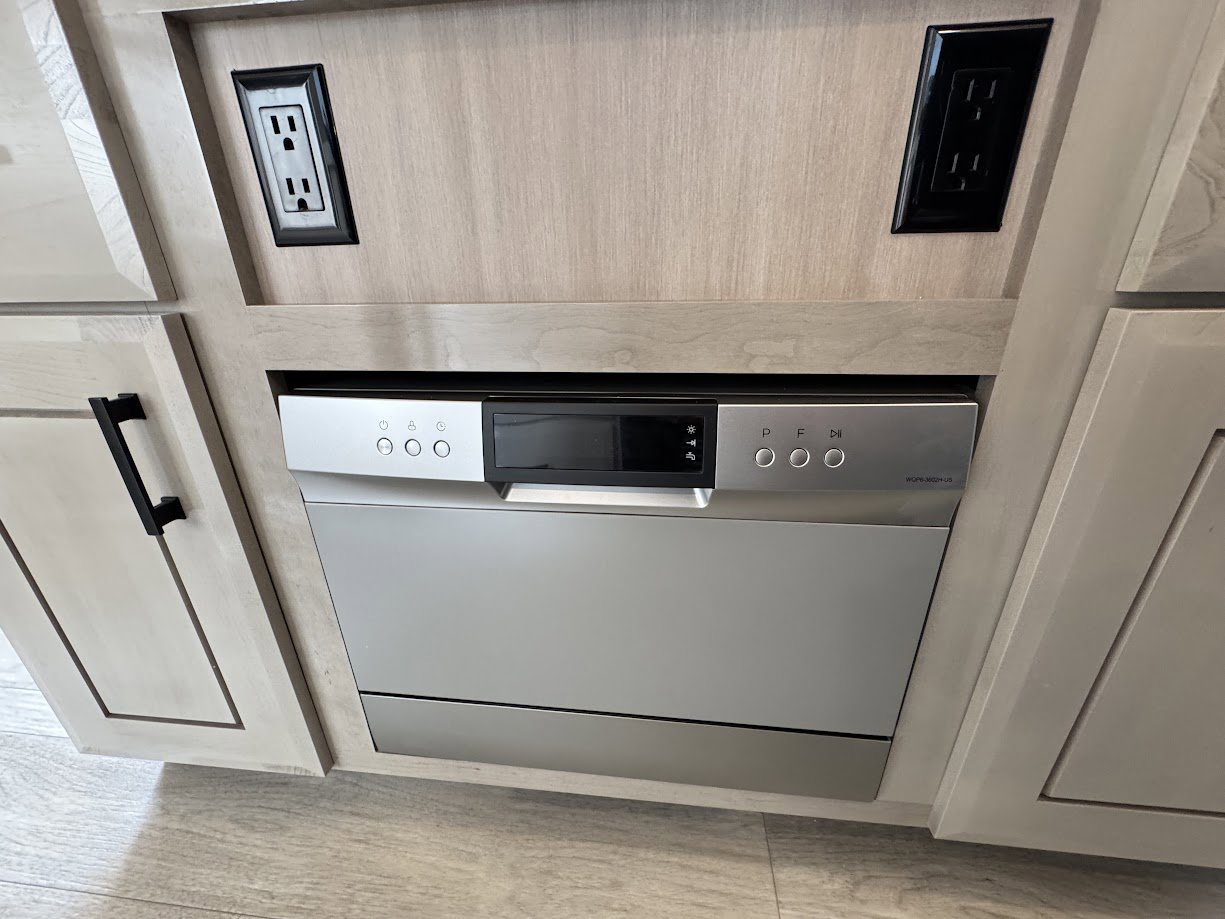 2026 JAYCO PINNACLE 32RLTS - Image 22