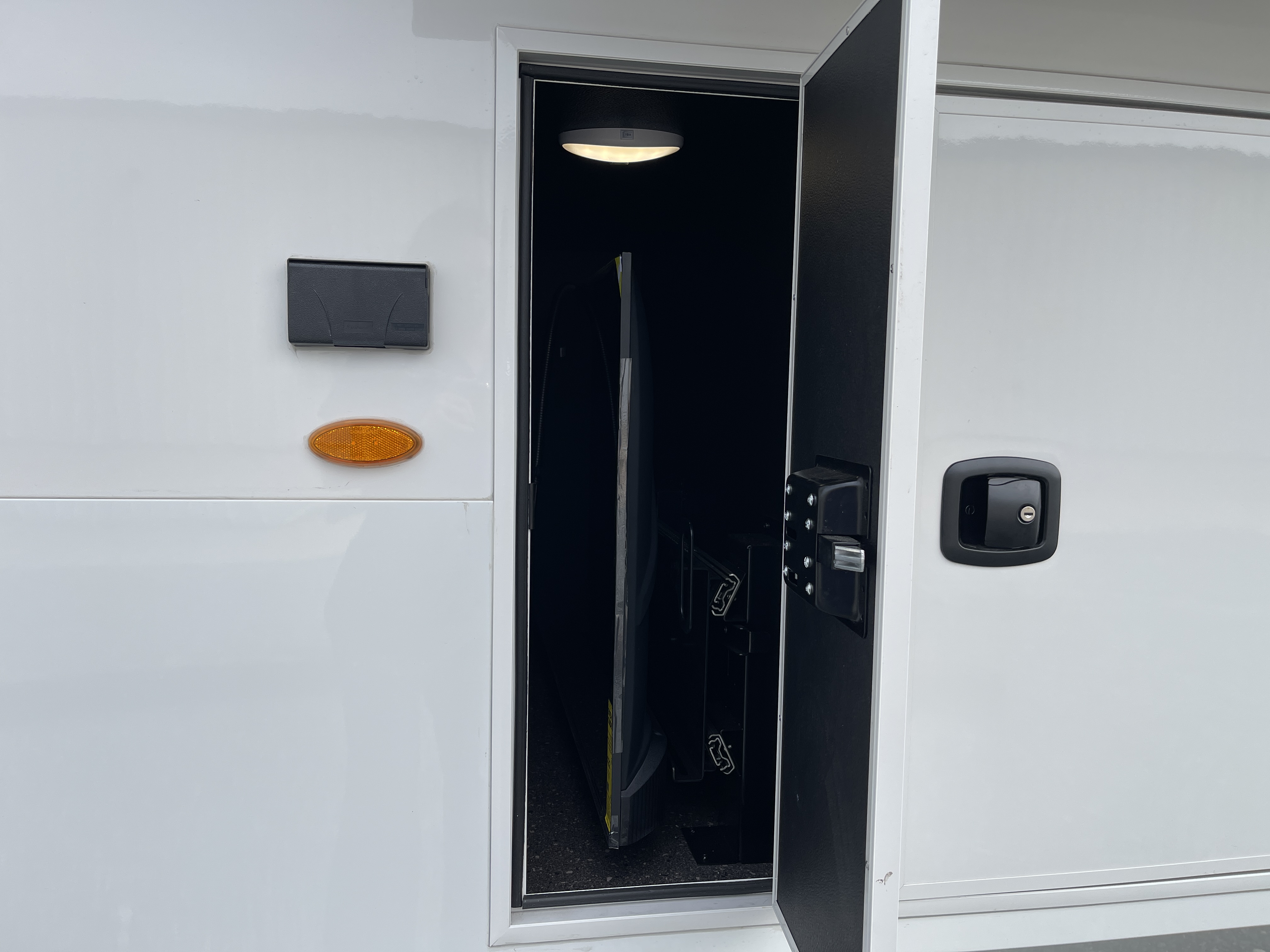 2027 Keystone Montana 3900RK - Image 9