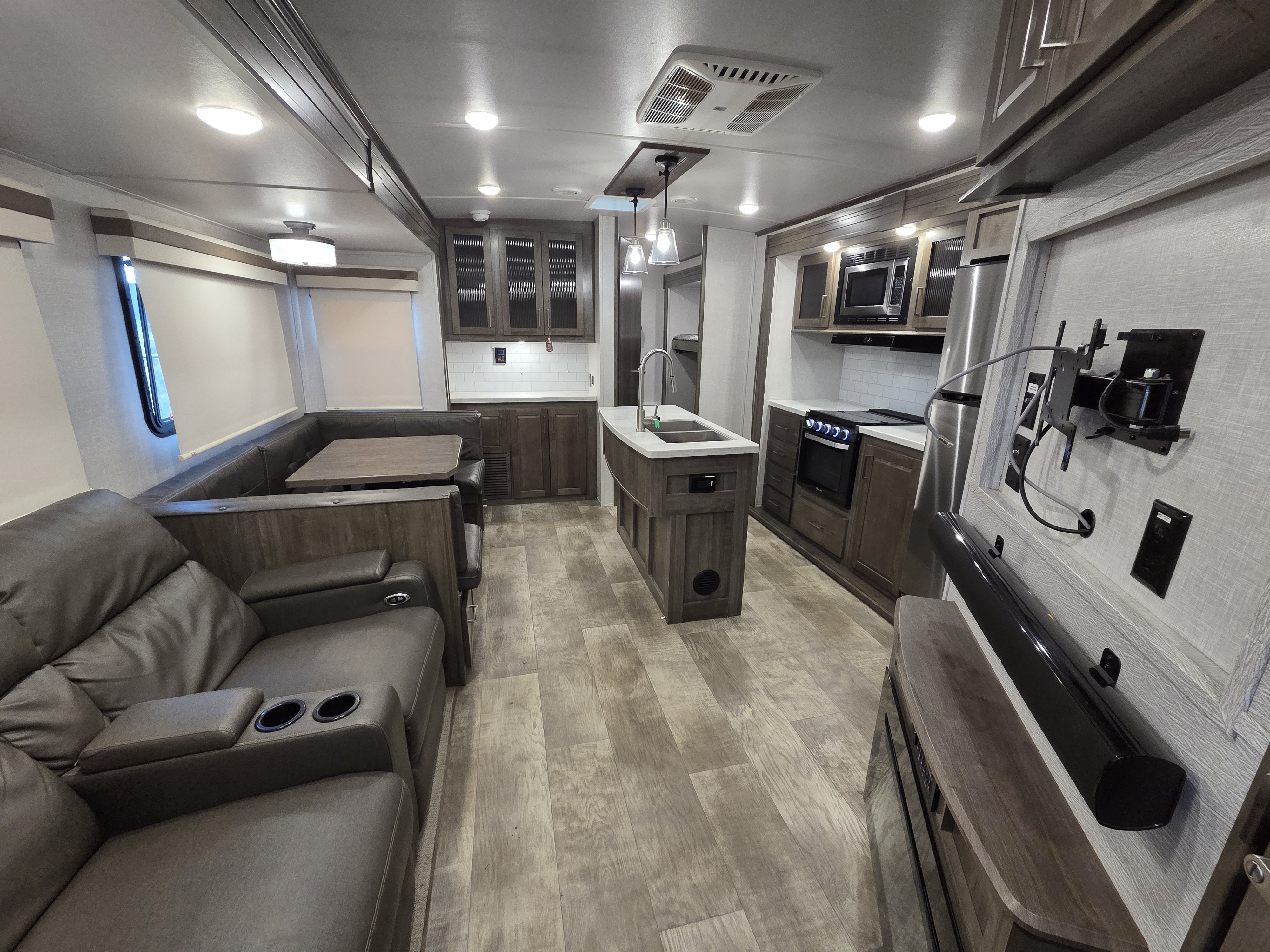 2022 Forest River Rockwood Signature Ultra Lite 8336BH - Image 6