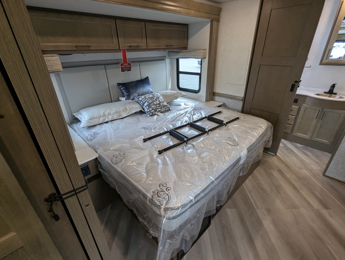2026 Holiday Rambler Invicta 33HB - Image 22