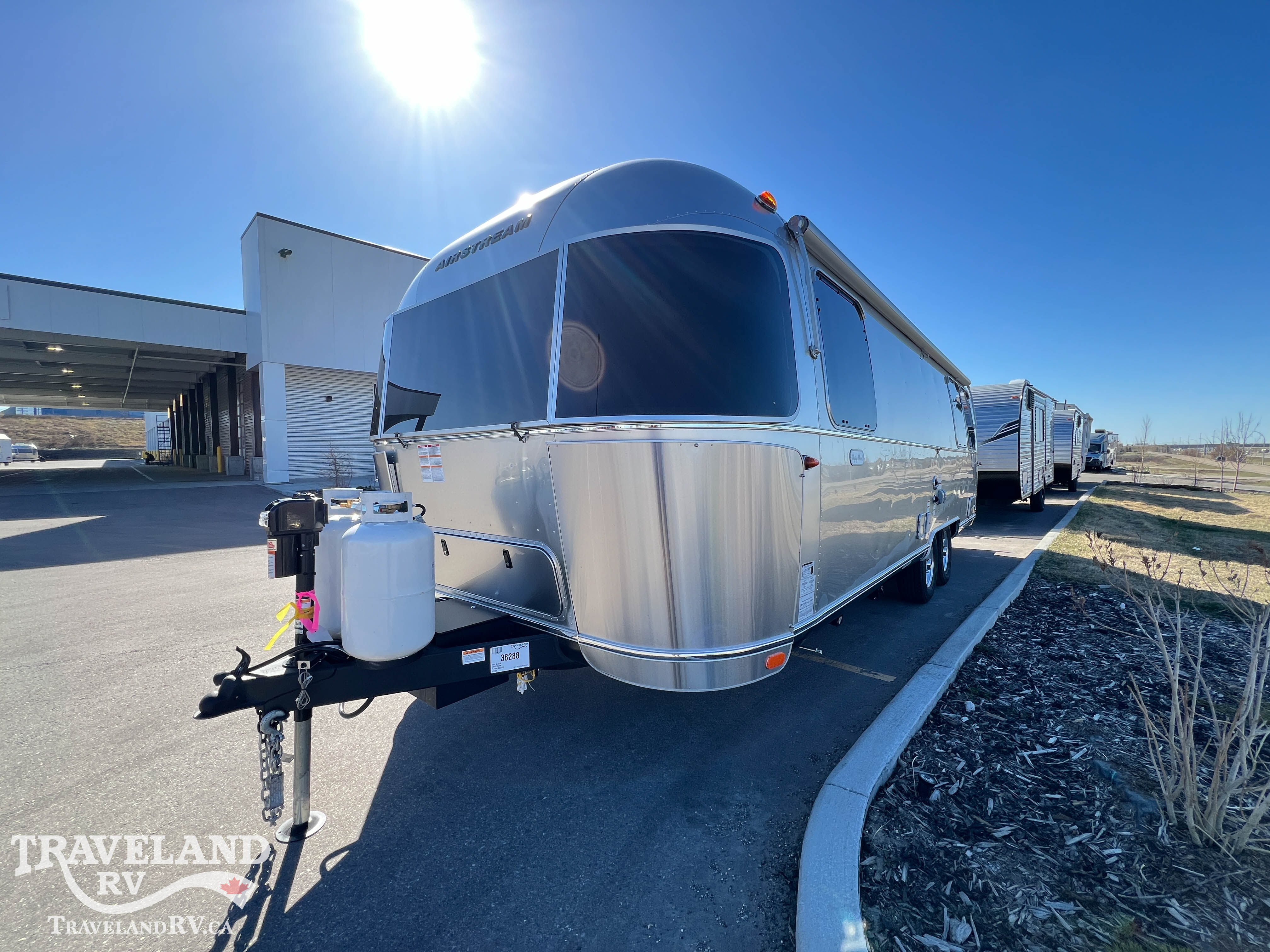 2026 Airstream Flying Cloud 27FB - Image 1