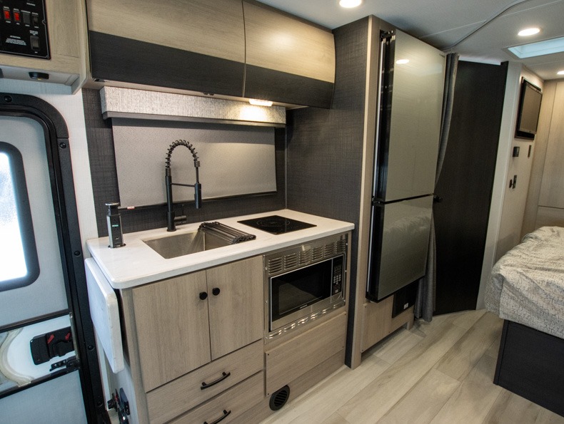 2025 Forest River Sunseeker 2400BDS - Image 6