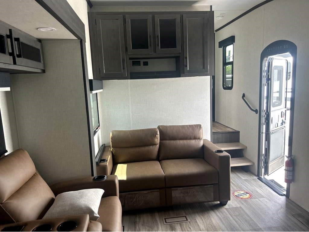 2026 VENTURE RV SPORTTREK 353VRK - Image 11