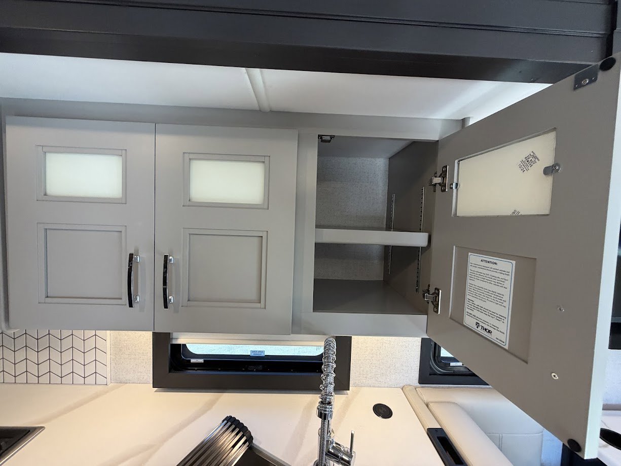 2026 THOR MOTOR COACH PASADENA 34XG - Image 34