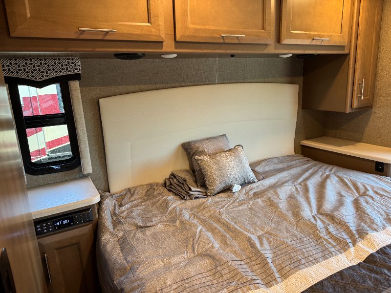 2022 Thor Motor Coach Omni RS36 - Image 20
