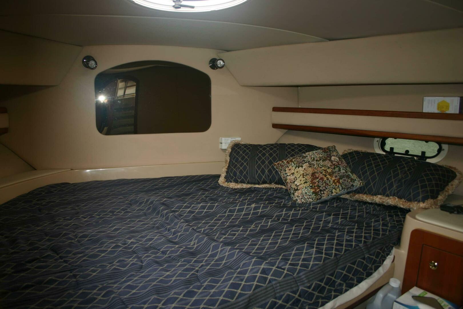 2001 Cruisers Yachts 3750 Motor Yacht - Image 21