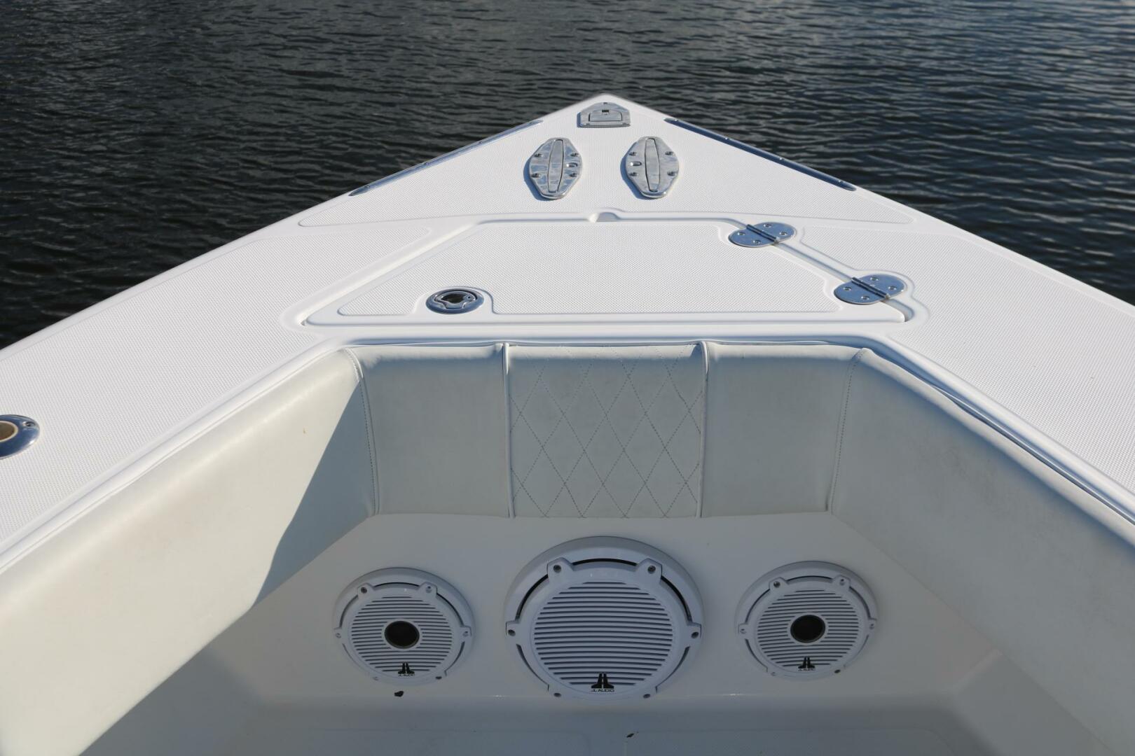 2008 Venture 39 Center Console - Image 4