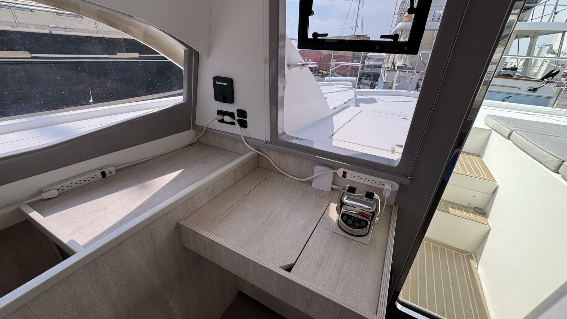 2018 Leopard 43 Powercat - Image 24