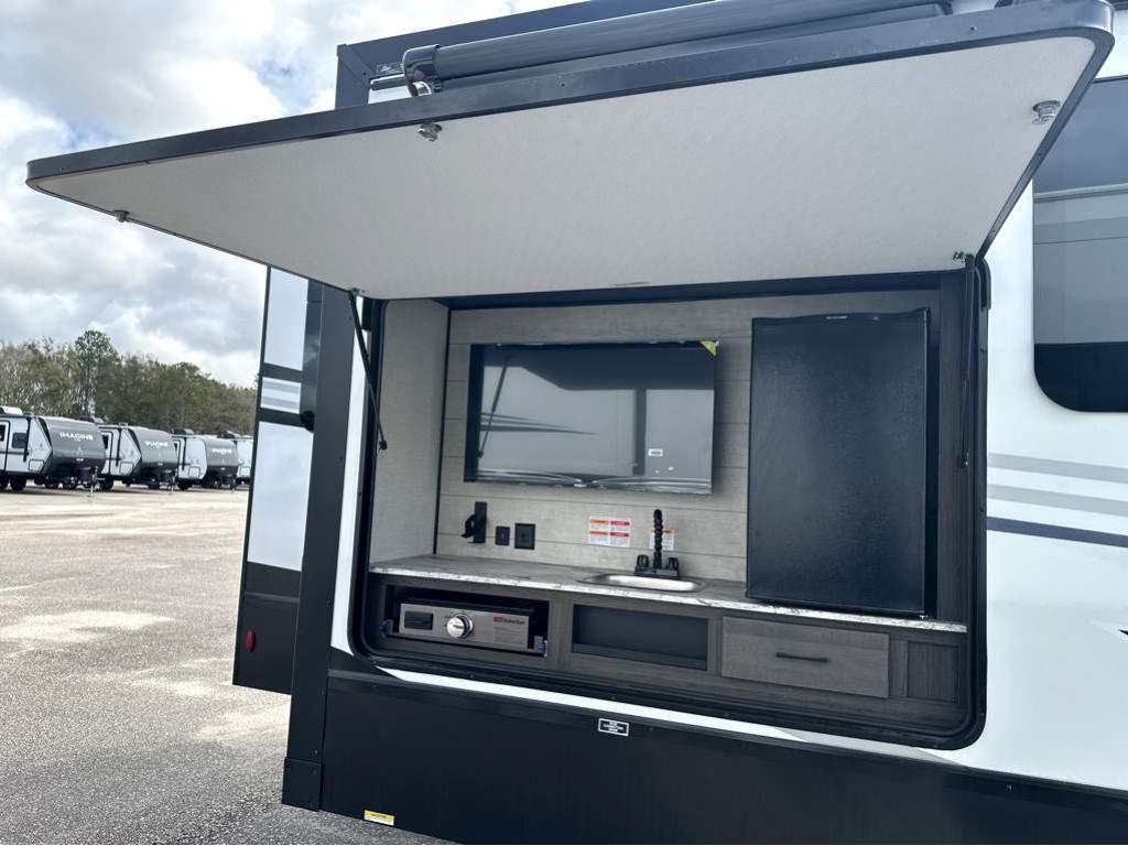 2026 VENTURE RV SPORTTREK 353VIK - Image 7