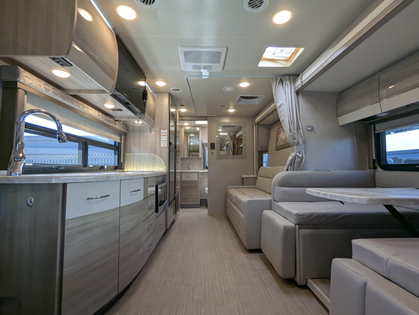 2022 Thor Motor Coach Delano Sprinter 24FB - Image 11