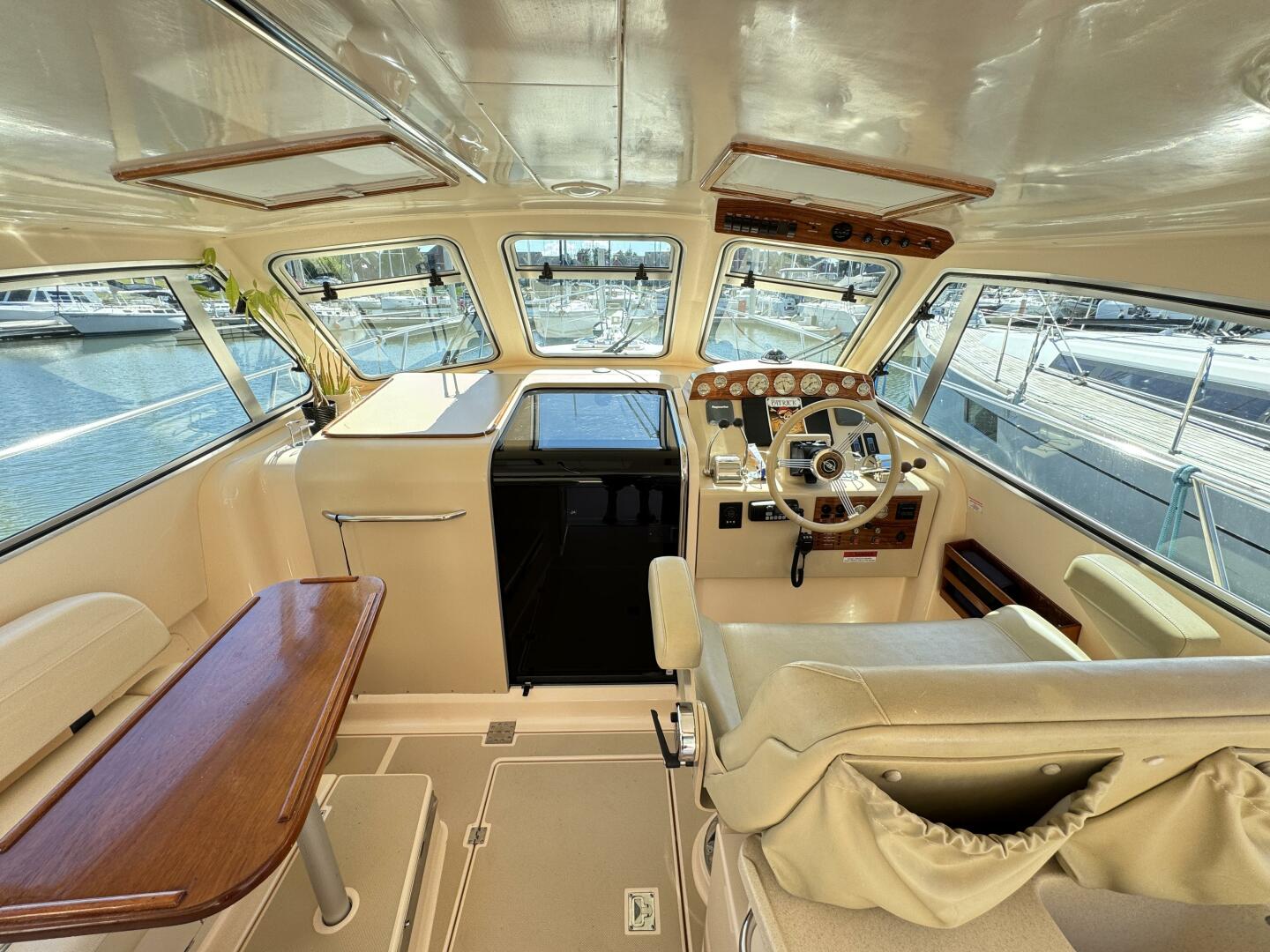 2004 Island Packet 360 Hardtop Express Cruiser - Image 7