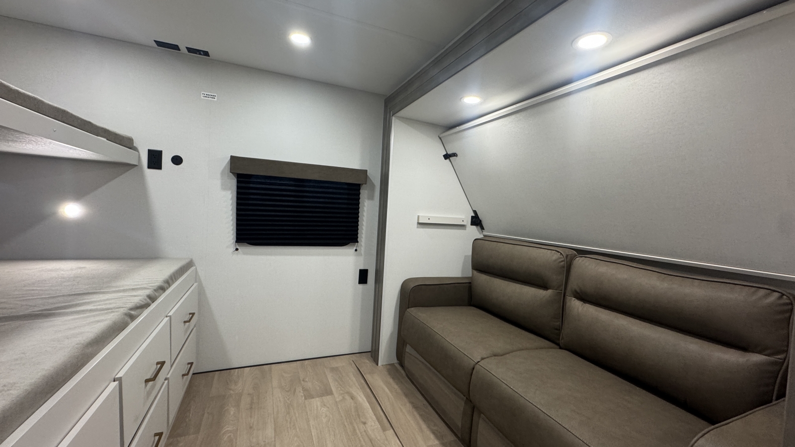 2026 Grand Design Transcend 325BHT - Image 15