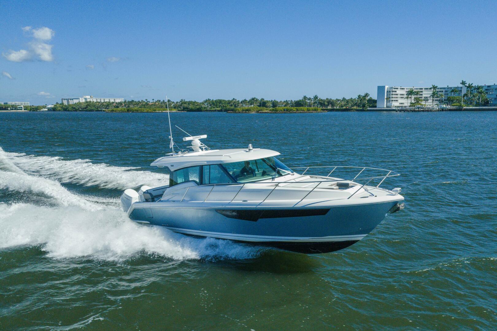 2025 Tiara Yachts 43 LE - Image 58