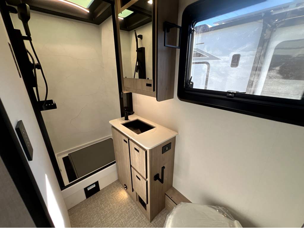 2026 GRAND DESIGN LINEAGE SERIES F 31ZW - Image 23