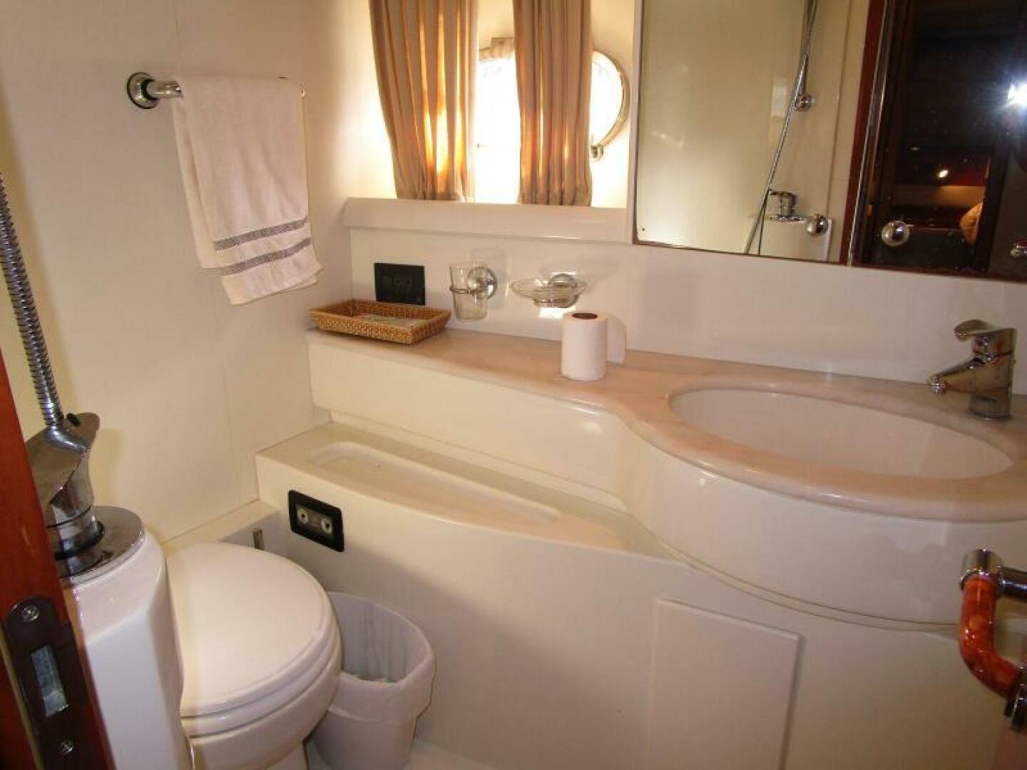 2003 Ferretti Yachts 590 Motor Yacht - Image 18