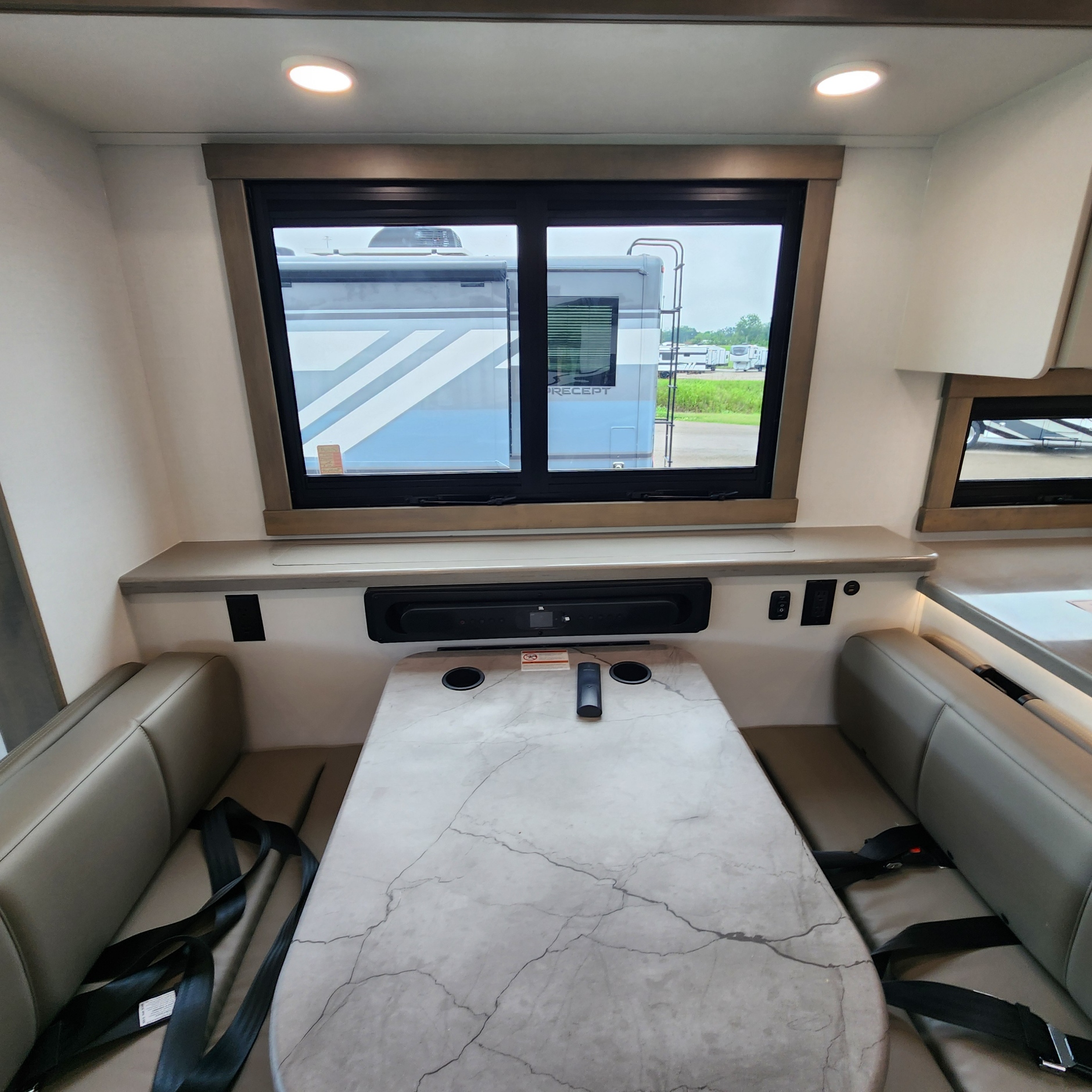 2027 JAYCO PRECEPT 36C - Image 17