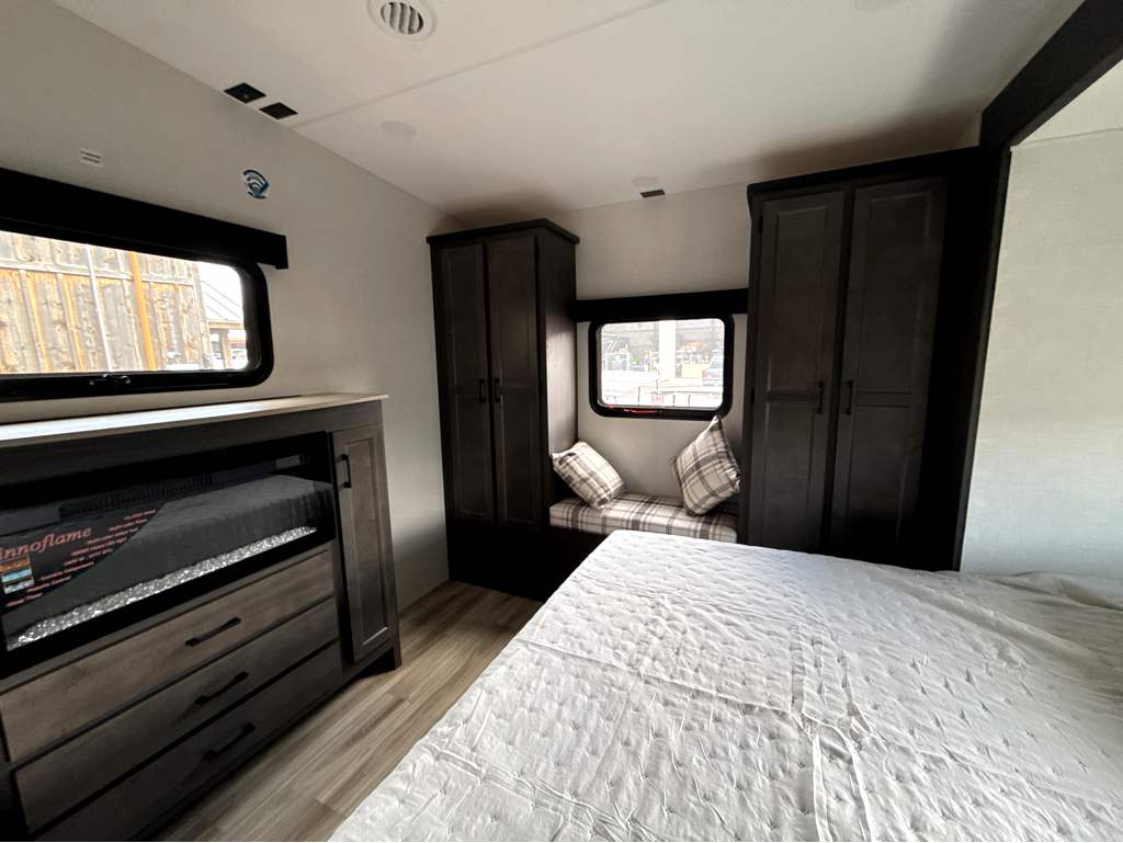 2026 VENTURE RV SPORTTREK 365VFL - Image 27