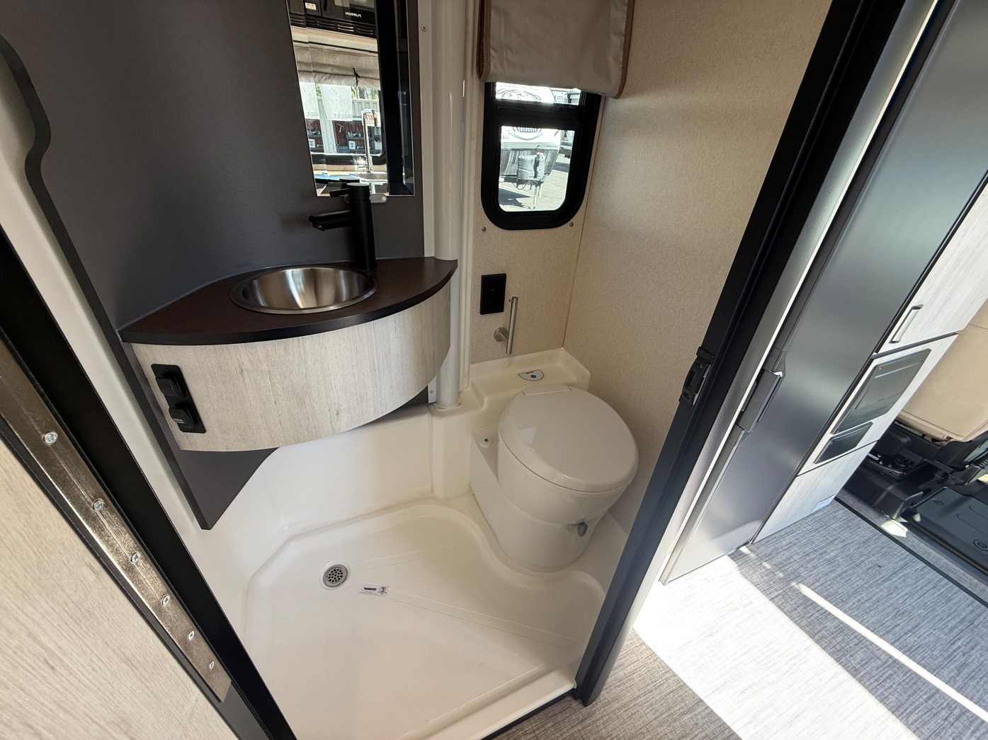 2027 Winnebago Elora 19DC - Image 16