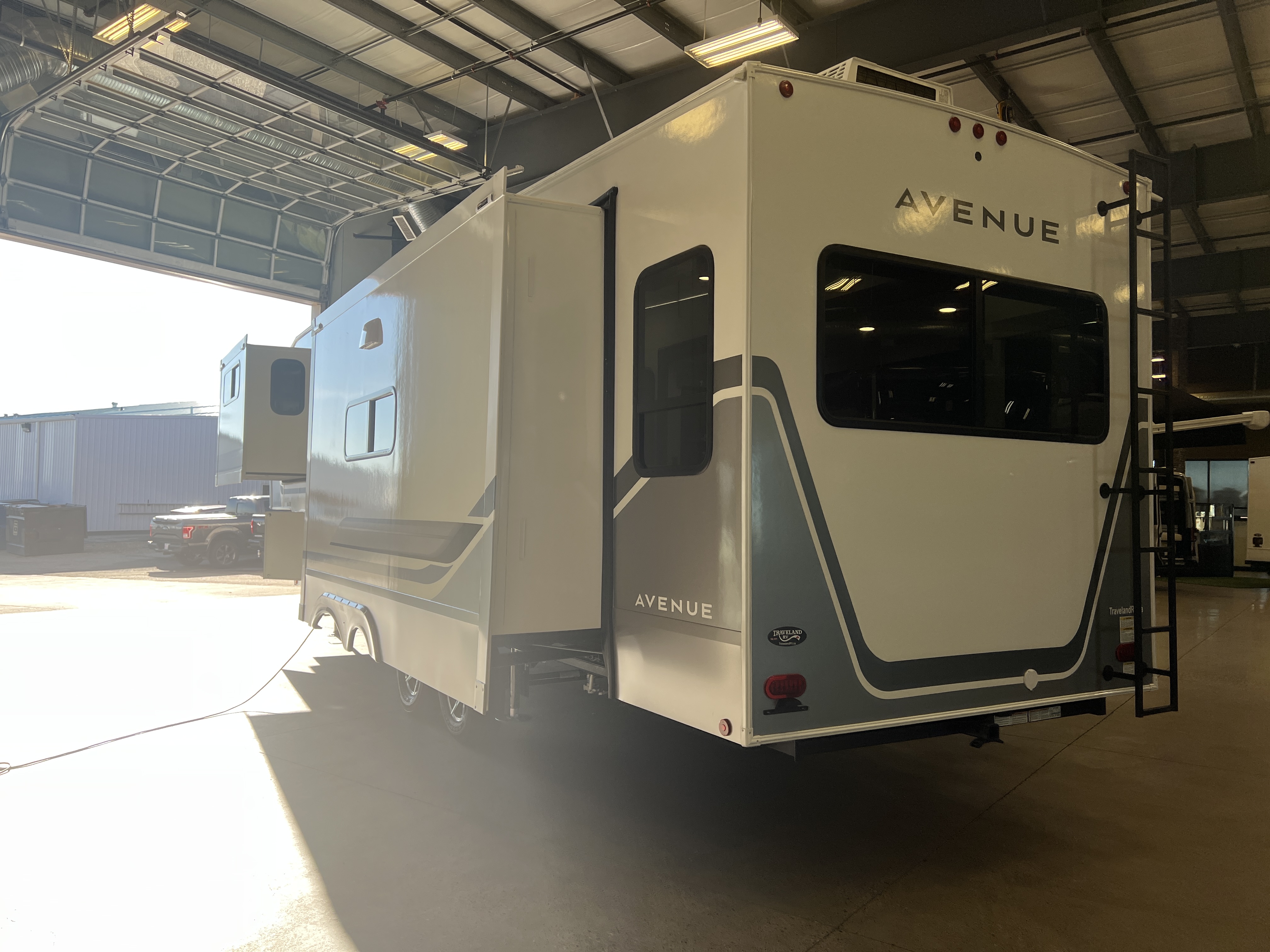 2027 Alliance RV Avenue 32RLS - Image 5