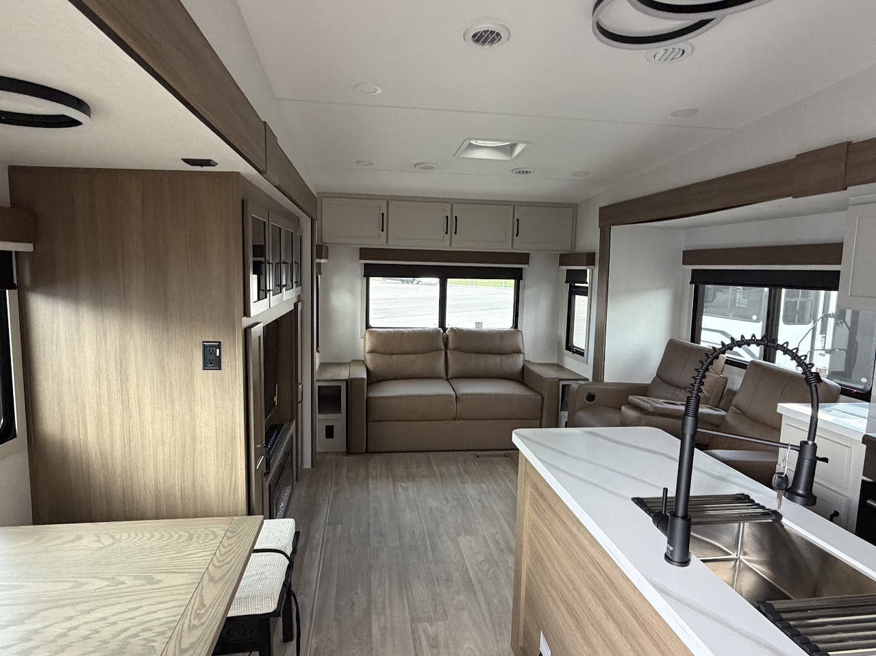 2027 VENTURE RV SPORTTREK 353VIK - Image 13