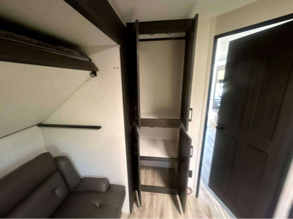 2026 VENTURE RV SPORTTREK 327VIK - Image 22