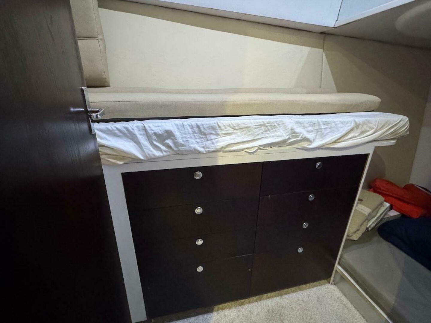 2000 Ocean Yachts 48 Convertible - Image 33