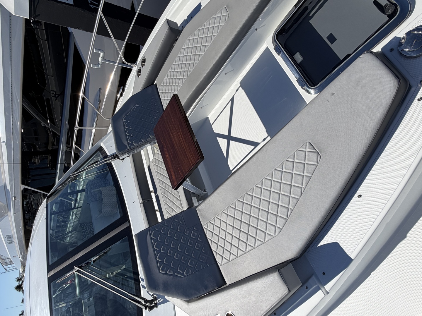 2020 Cruisers Yachts 50 CANTIUS - Image 4
