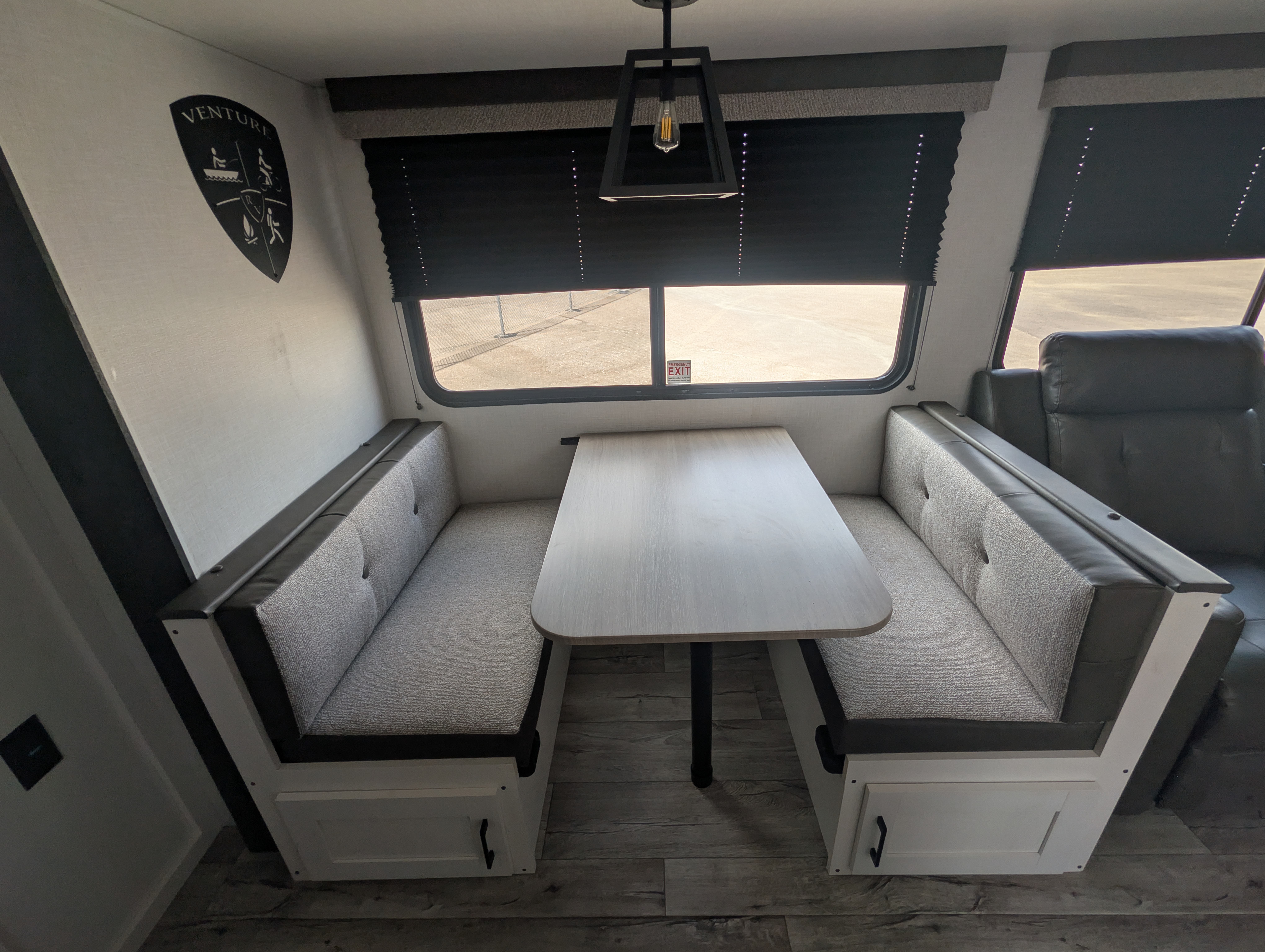 2026 VENTURE RV SIENNA 251VRB - Image 25
