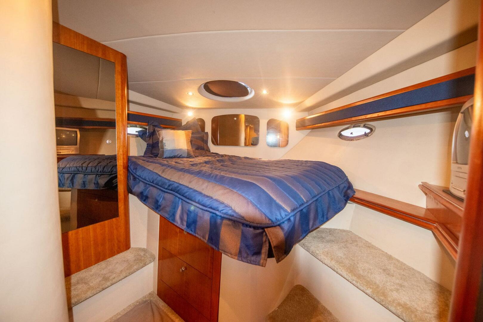 2006 Cruisers Yachts 370 Express - Image 3