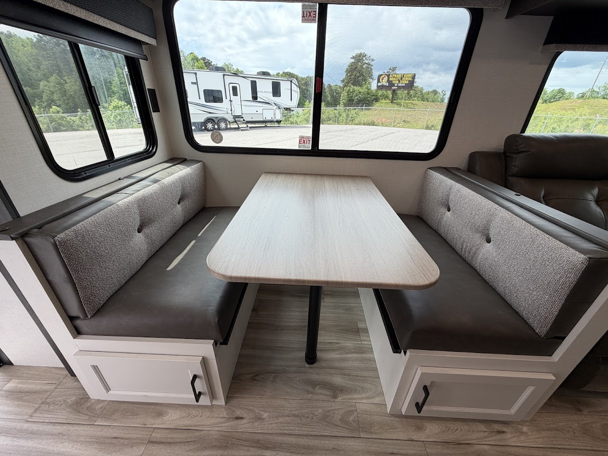 2026 VENTURE RV SPORTTREK 327VIK - Image 17