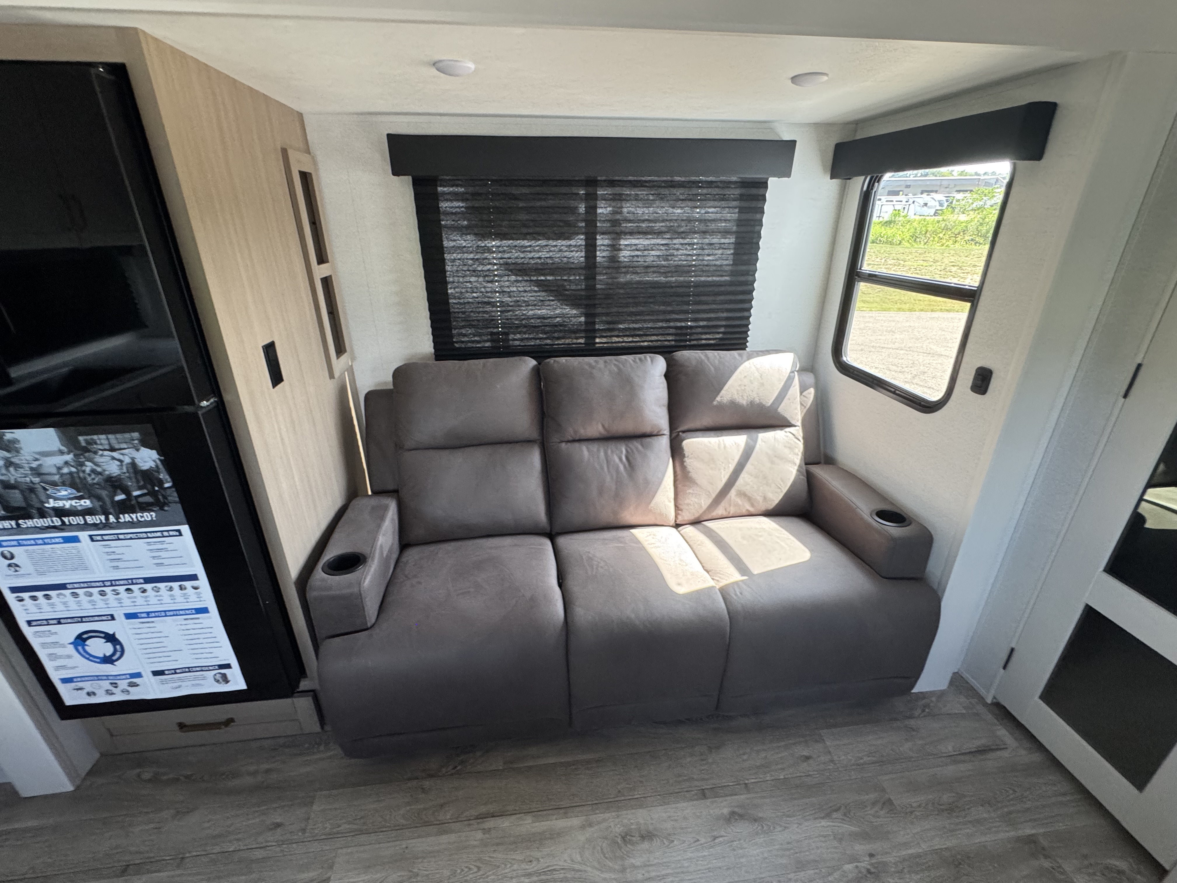 2027 JAYCO EAGLE SLE 24MLE - Image 19