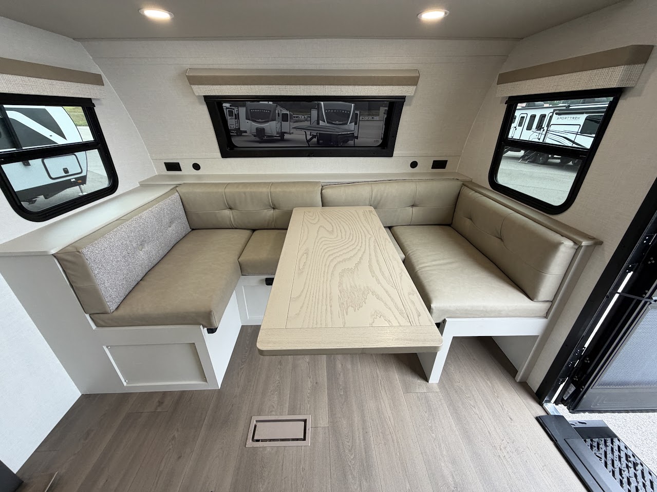 2027 VENTURE RV STRATUS 282VFD - Image 14