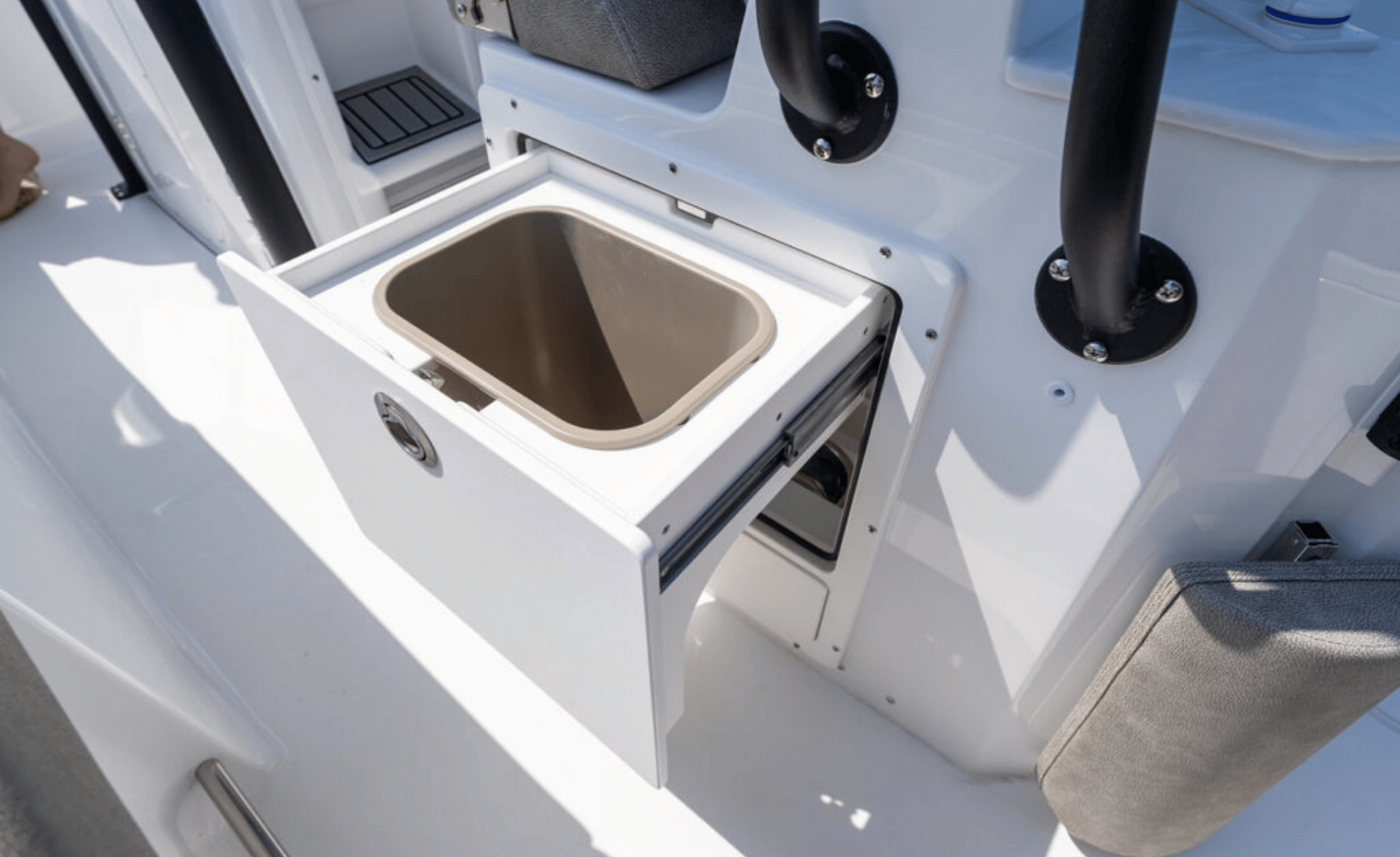 2027 Sea Hunt Ultra 255SE - Image 6