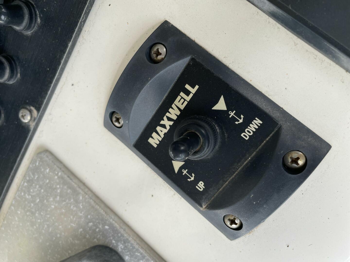 1997 Custom 31 Center Console - Image 11