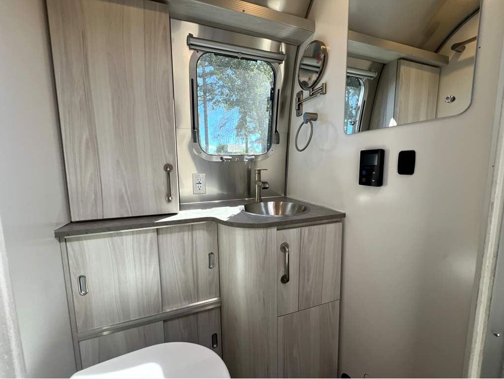 2027 AIRSTREAM INTERNATIONAL 27FBQ - Image 18