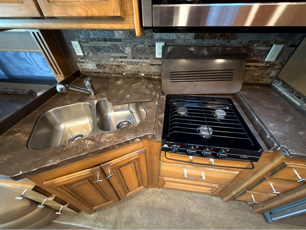 2018 TIFFIN ALLEGRO RED 33AA - Image 31