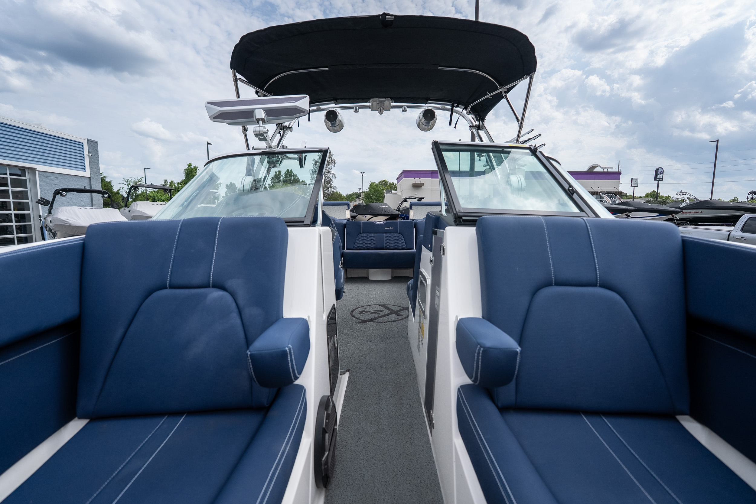 2021 MasterCraft X24 - Image 38