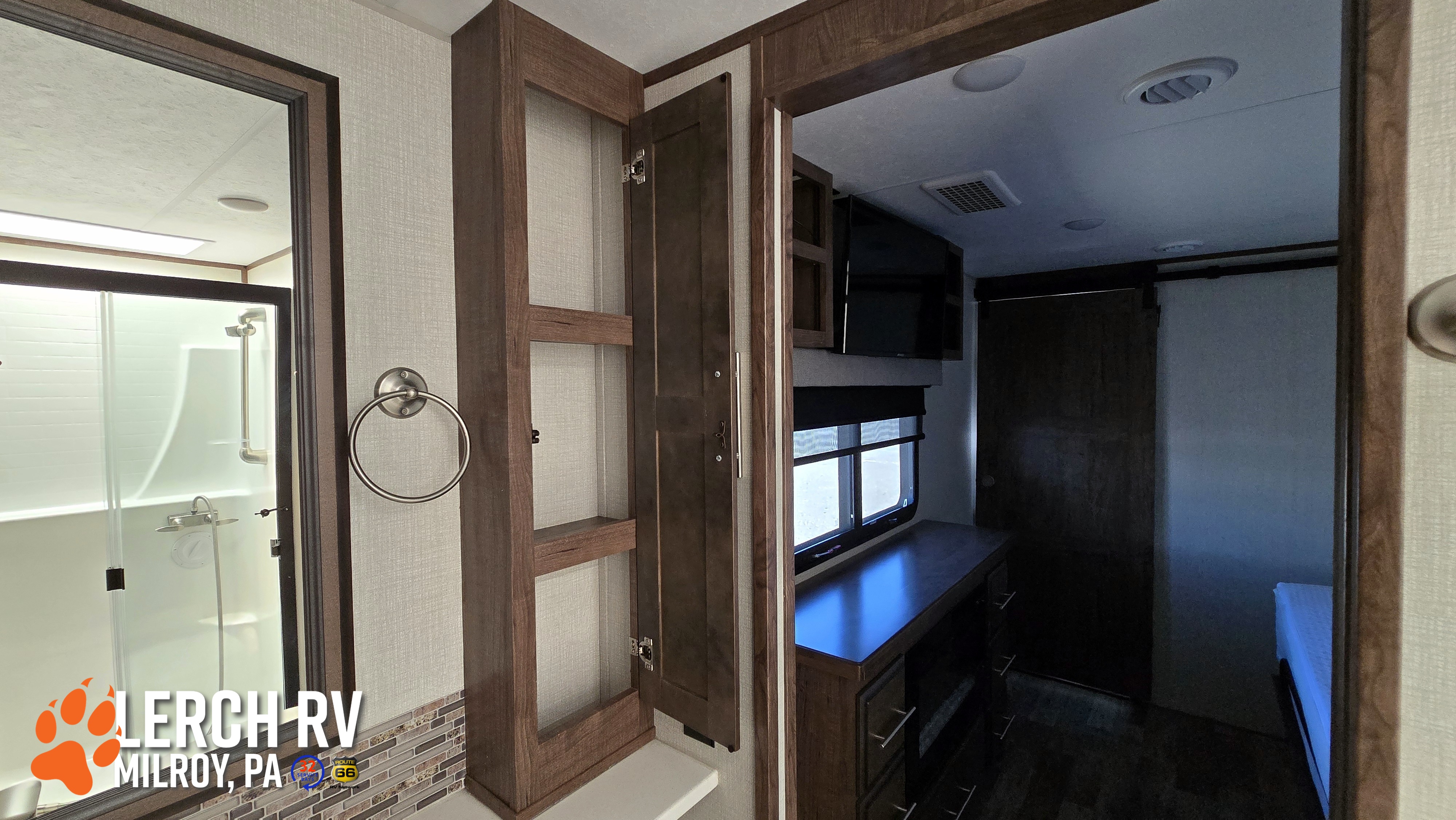 2021 KZ RV Durango Gold G366FBT - Image 44