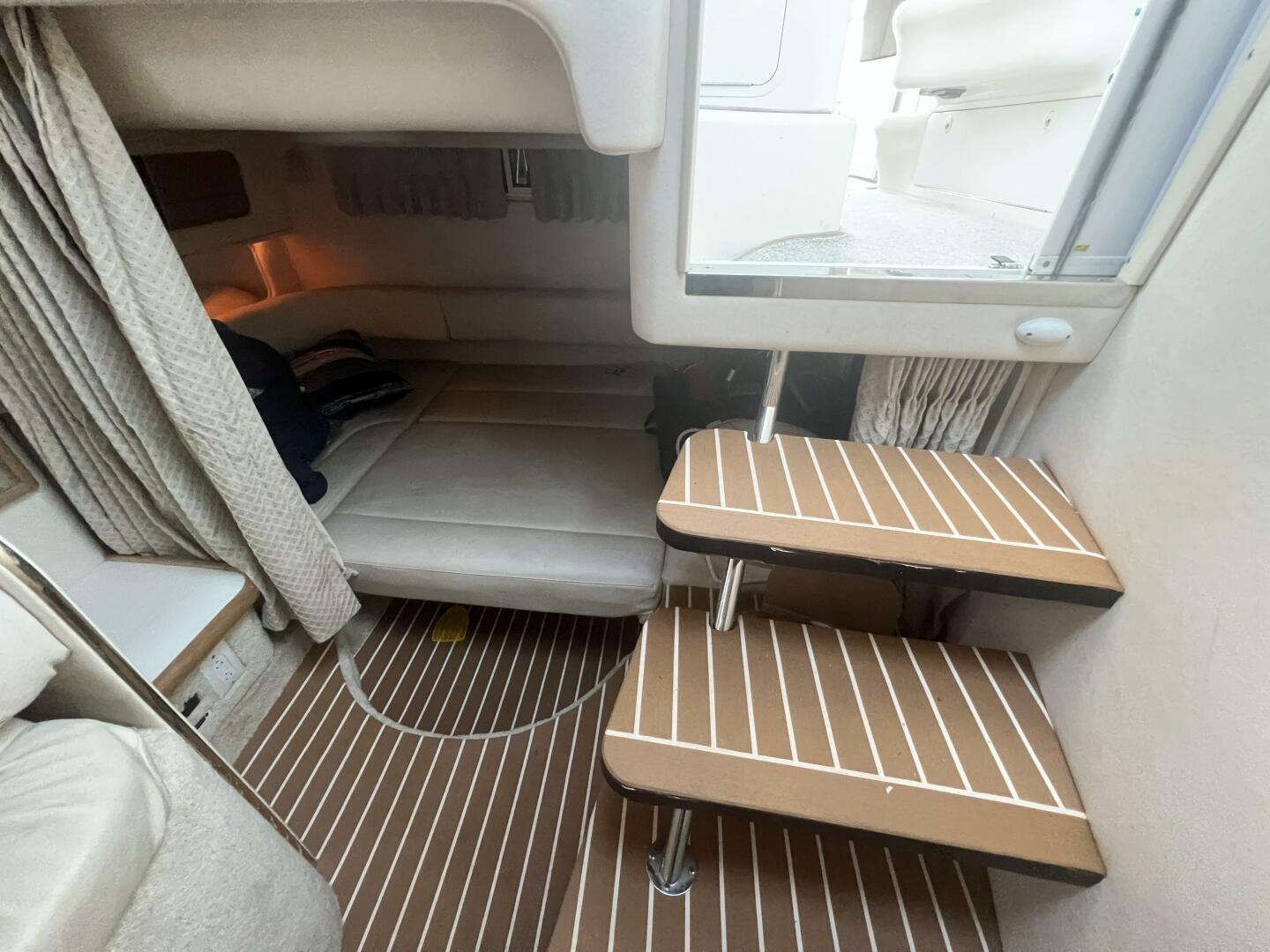 1999 Sea Ray 310 Sundancer - Image 9