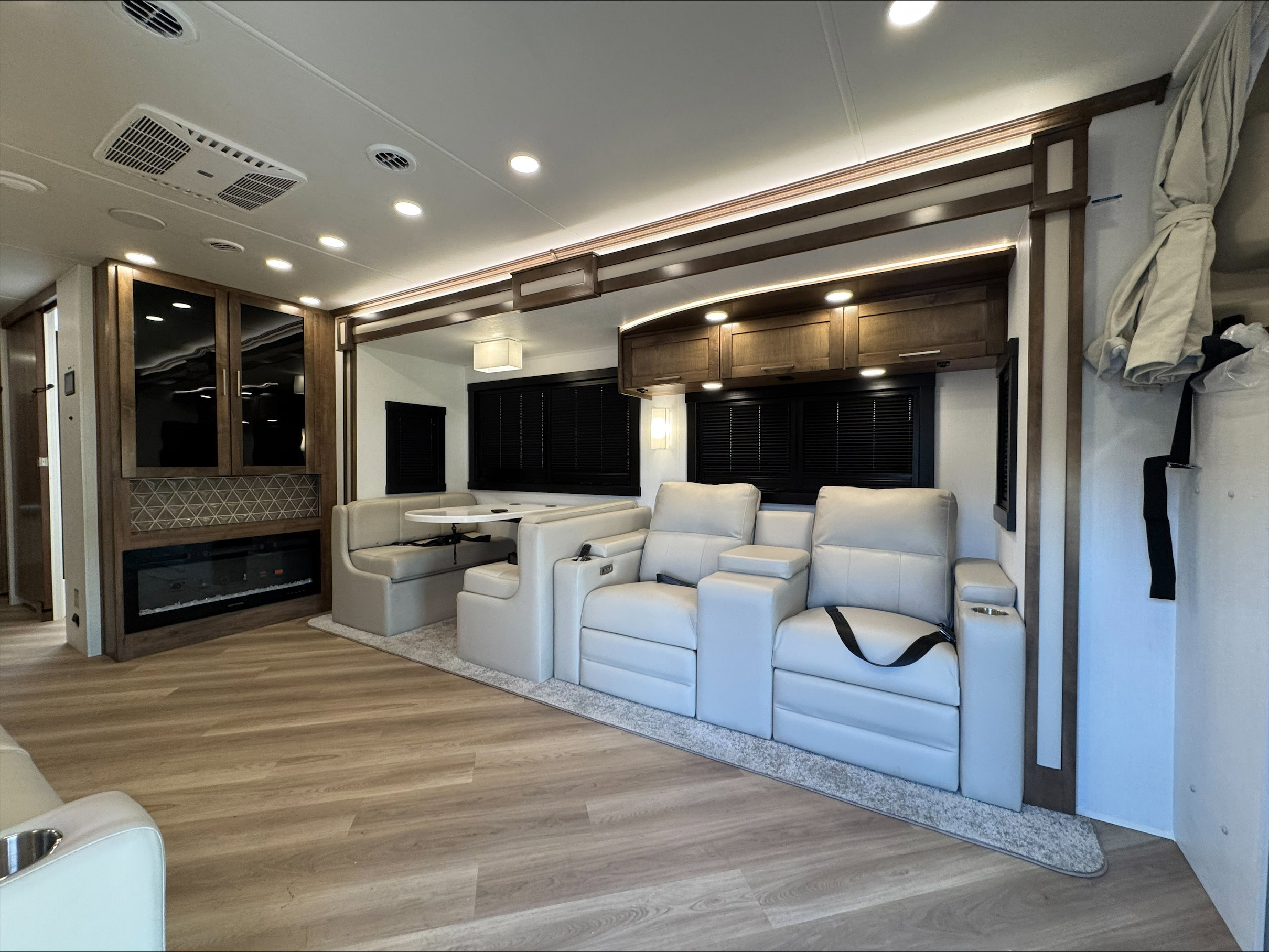 2026 JAYCO SENECA 37M - Image 8