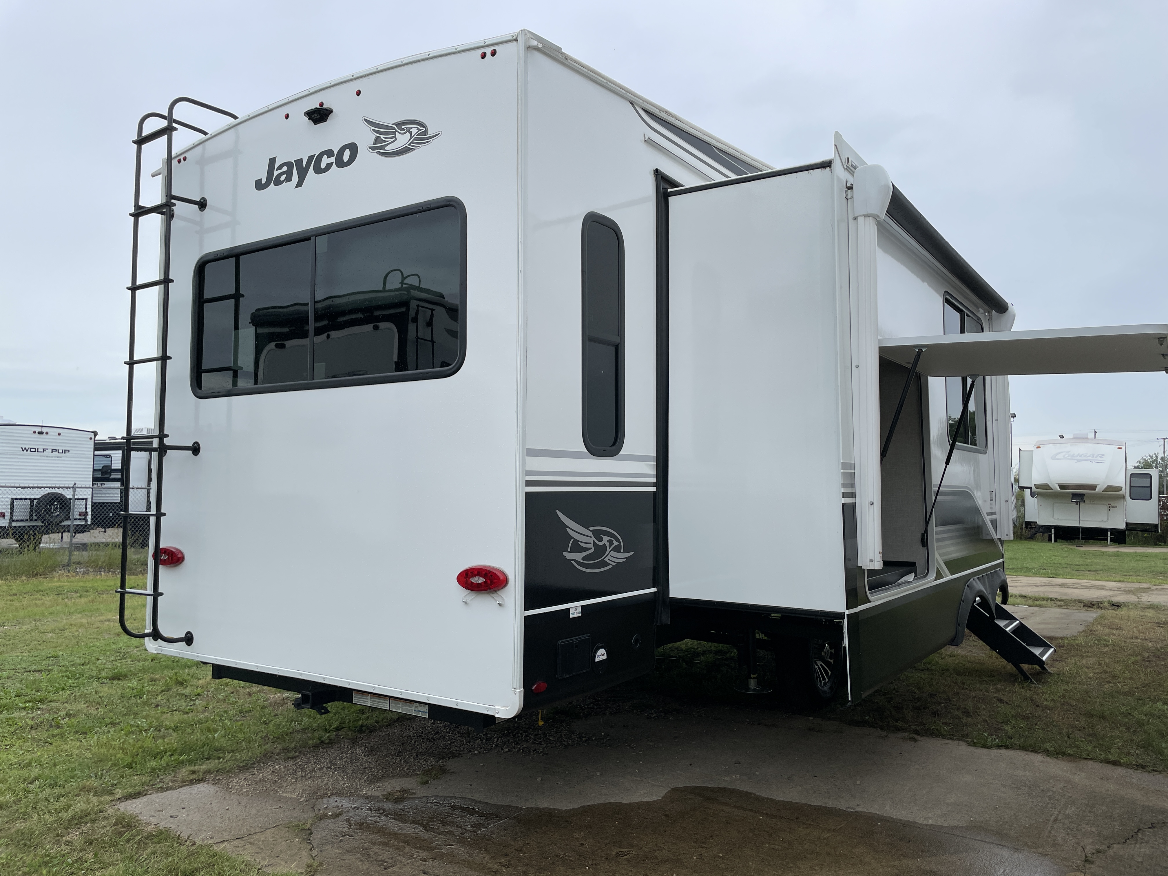2024 Jayco Eagle 317RLOK - Image 5