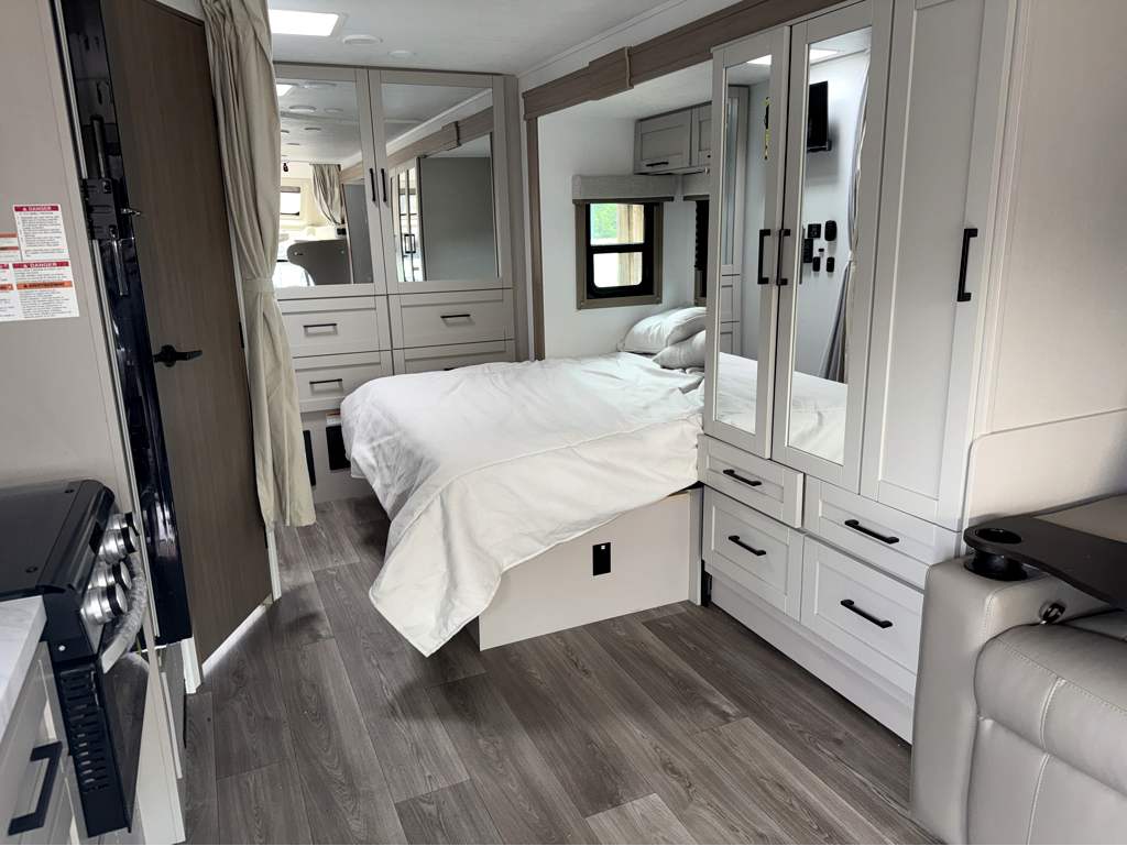 2027 ENTEGRA COACH ODYSSEY 24B - Image 13
