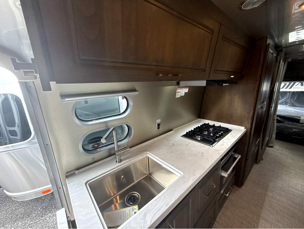2026 AIRSTREAM CLASSIC 30RBQ - Image 10